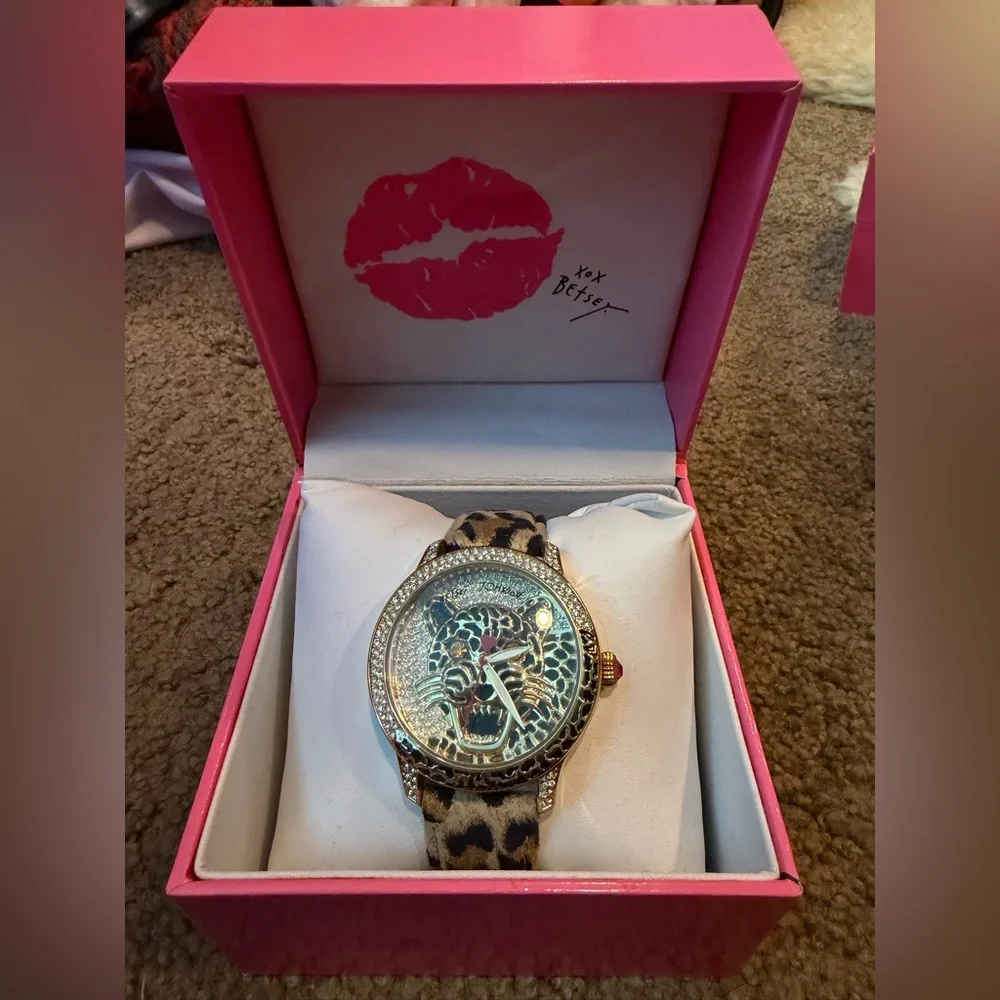 Lot of 11 Vintage Retired Betsey Johnson Watches - Picture 6 of 12
